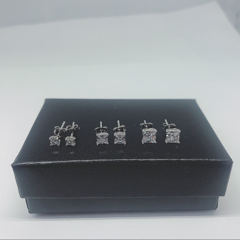 Sterling Silver 925. Simulate Diamond Stud Earring. - Picture 9 of 13